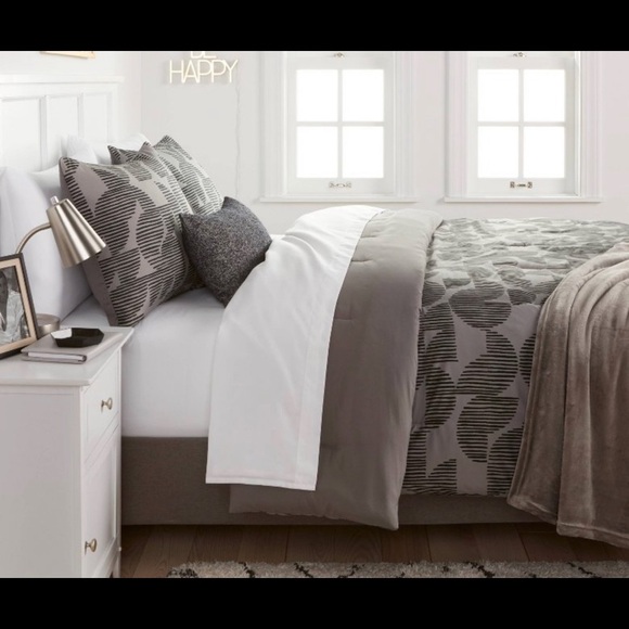 NWT 4 four piece geo reversible twin/twin xl comforter blanket sham pillow - Picture 1 of 10